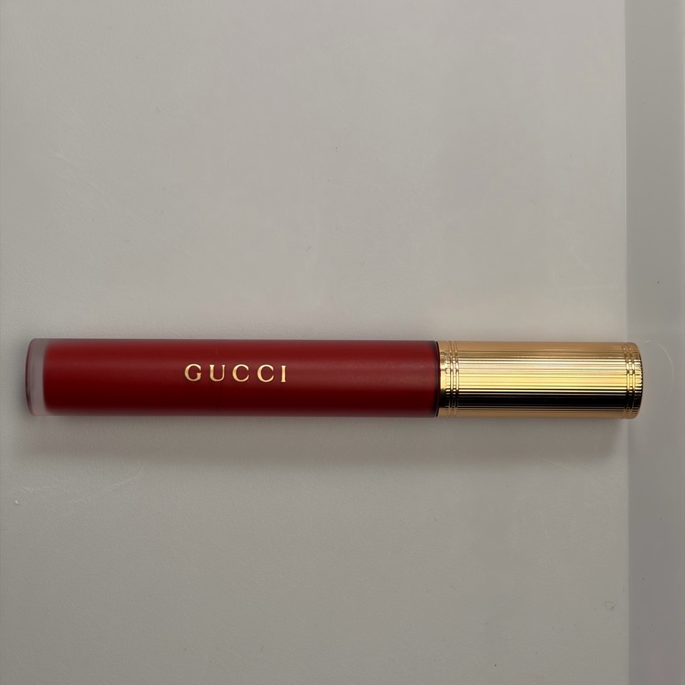 Gucci Liquid Matte Lip Color — Goldie Red 25 - Picture 4 of 10